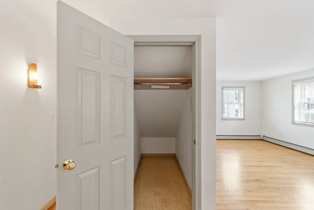 12 Morse Ct, Manchester