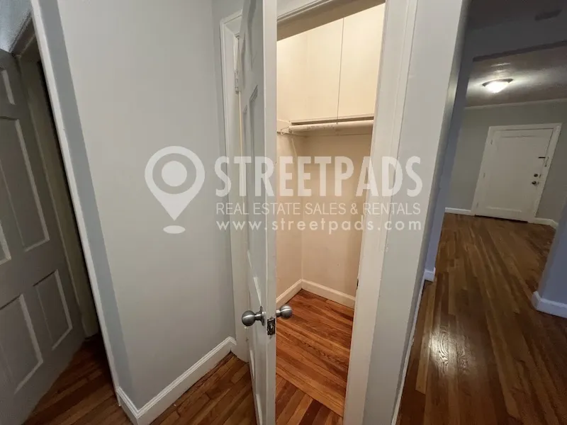 1139 Beacon St, Longwood