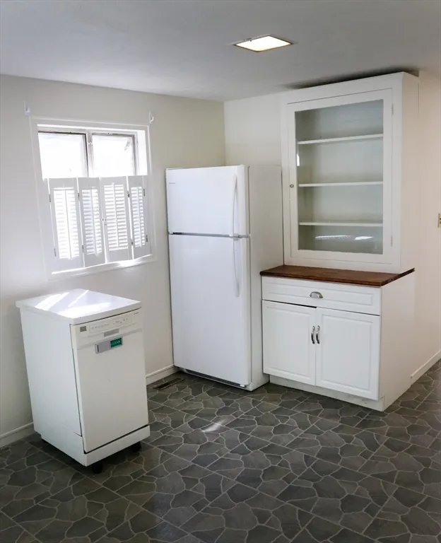 583 Gay St, Westwood