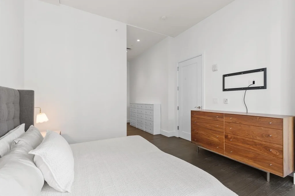 50 Liberty Dr, Seaport District