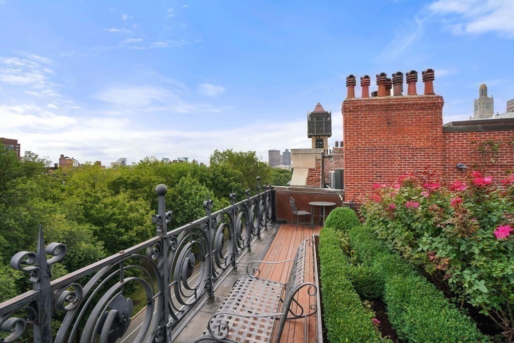 132 Commonwealth Ave, Back Bay