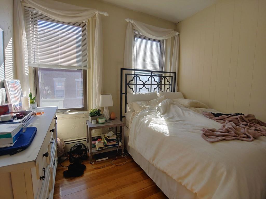 3 bed, 1 bath apartment for rent at 71 Phillips St Unit 4, Beacon Hill — photo 3 of 9