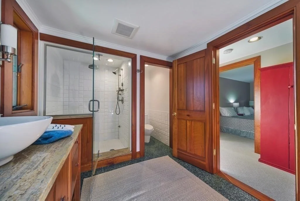 78 Little Neck Rd, Great Neck