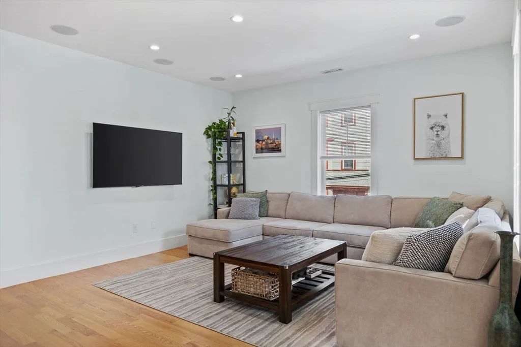 11 Ashland St, Dorchester