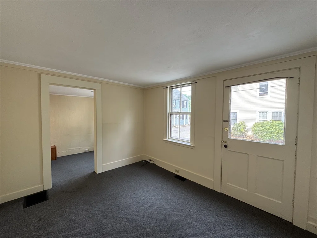 1 Cammetts Ct, Amesbury