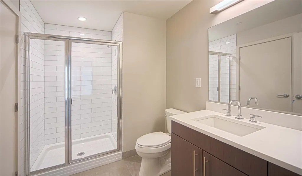 1 Canal St, West End