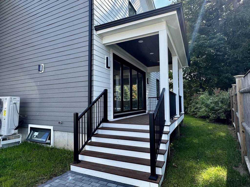 12 Linden St, Natick