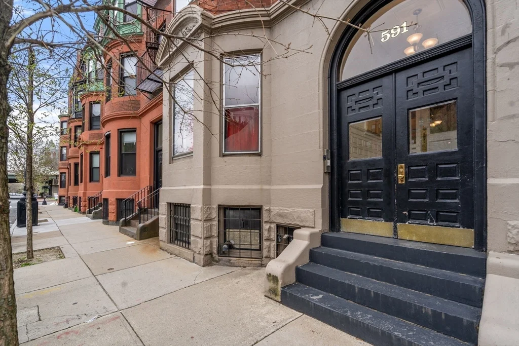 591 Beacon St, Fenway