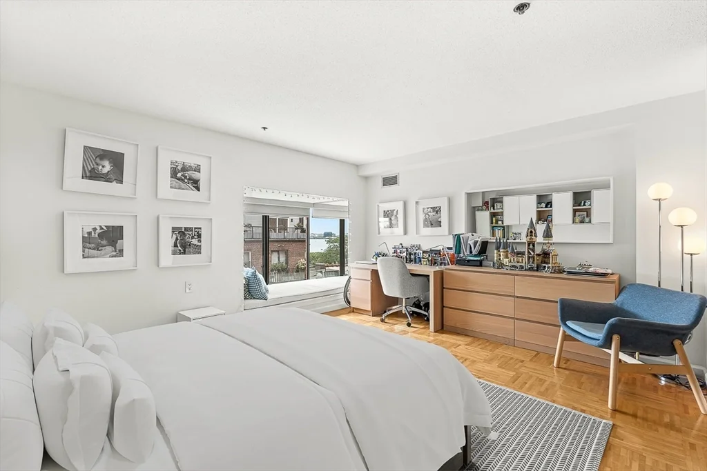 357 Commercial St, Waterfront