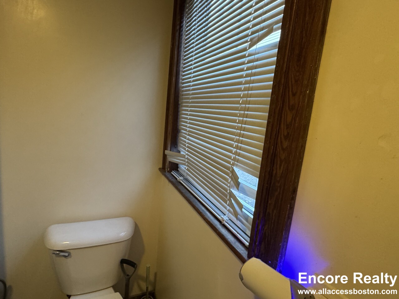 331 Faneuil St, Oak Square