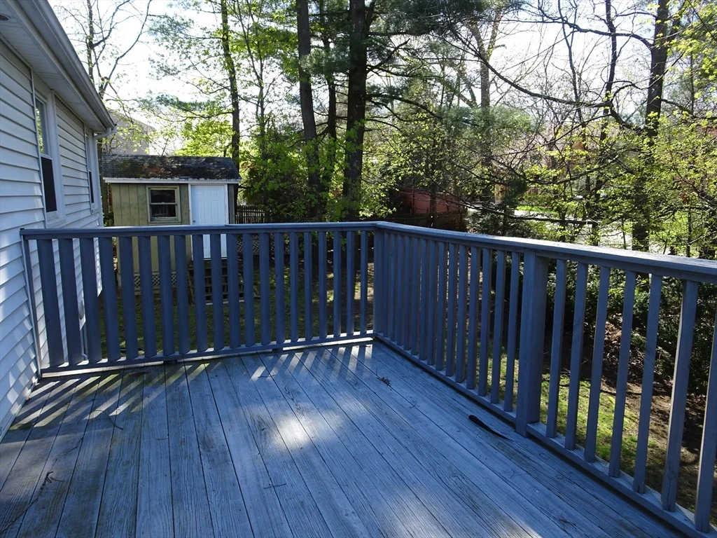 2 Lantern Ln, Burlington