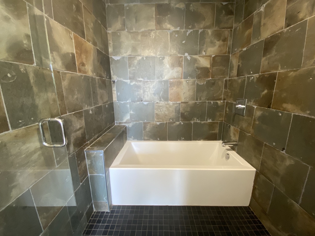 78 Fort Ave, Roxbury