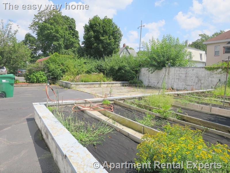 252 Harvard St, Tufts