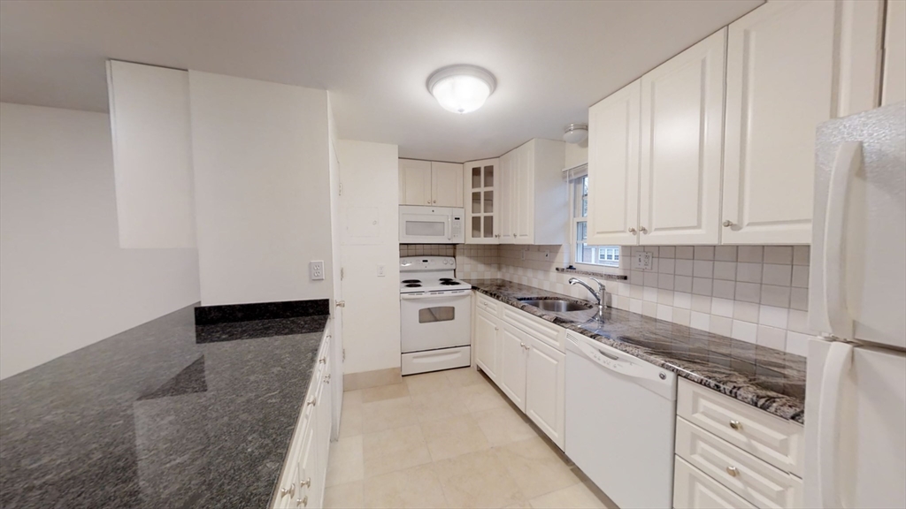 27 Arlington Rd, Woburn