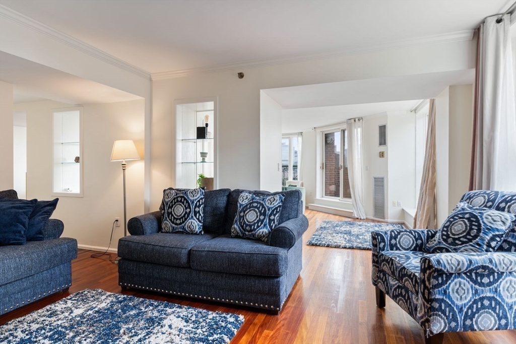 10 Rogers St, East Cambridge