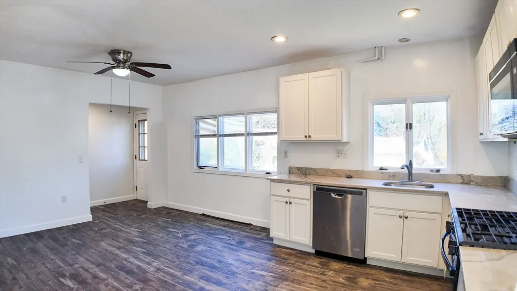 61 Thomas St, Dedham