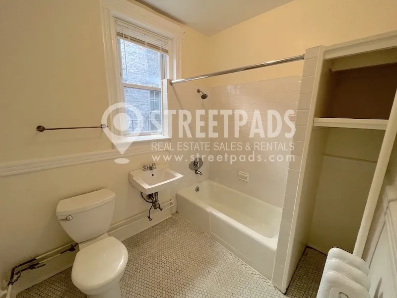 31 Park Dr, Fenway