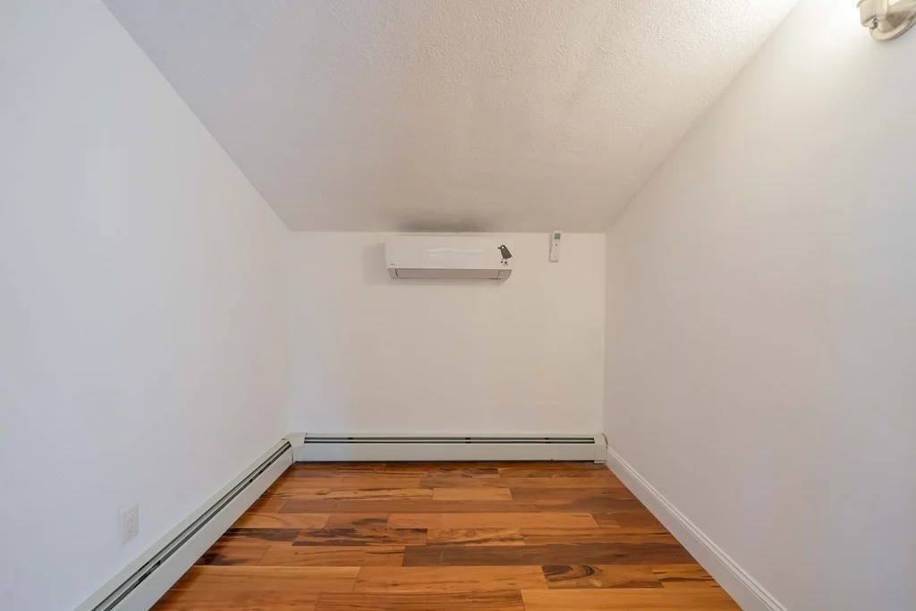 16 Foster Rd, Lexington