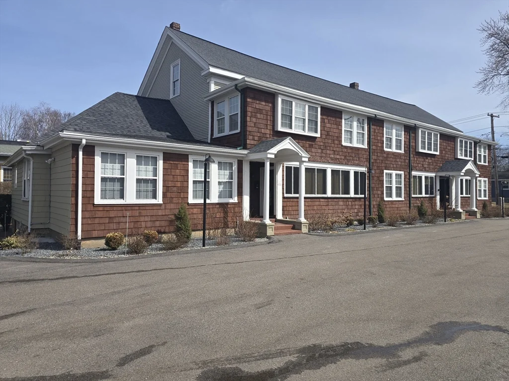 288 Pleasant St, Stoughton