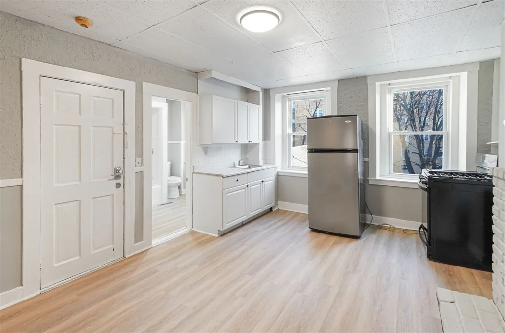 110 Appleton St, Lowell