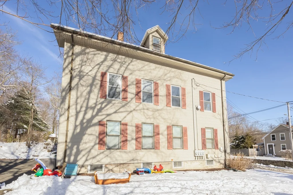 584 Mount Hope St, North Attleboro