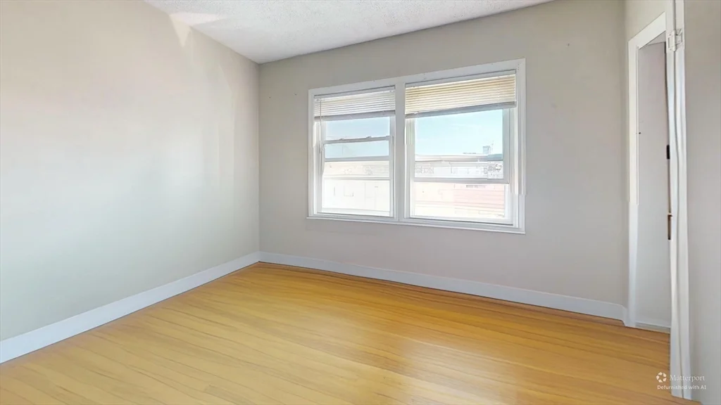 280 Mcgrath Highway, East Somerville