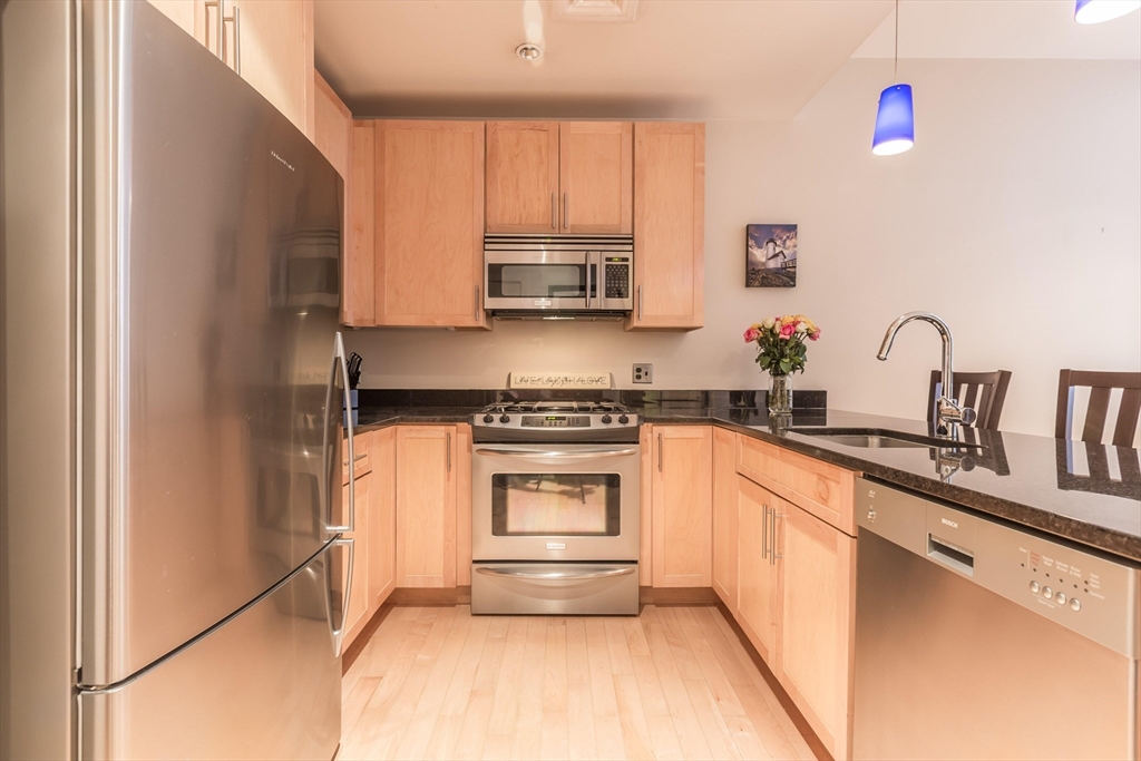 70 Lincoln, Leather District