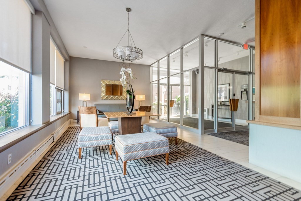 20 Hammond Pond Pkwy, Chestnut Hill