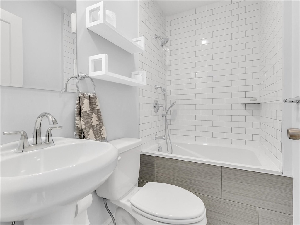 2031 Commonwealth Ave, Newton