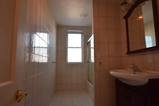 73 Thatcher St, Coolidge Corner