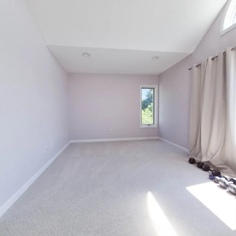 65 Bayberry Ln, Dartmouth
