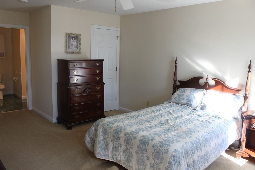 7 Deer Run Dr, Shrewsbury