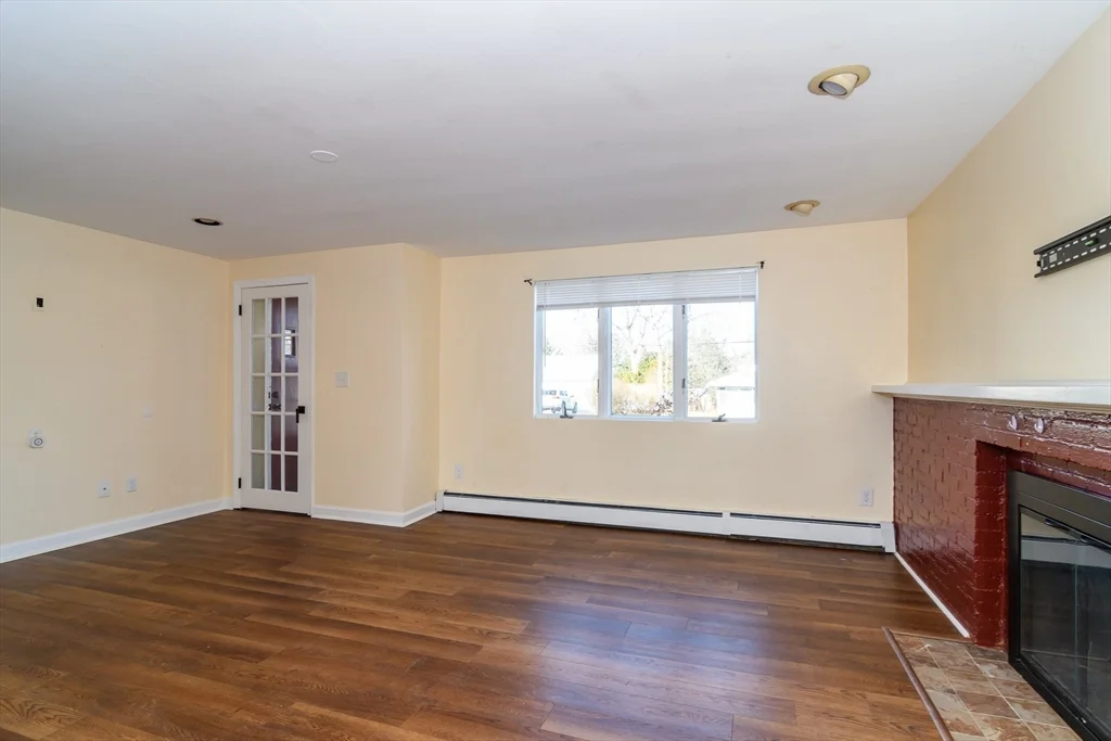 10 Spring Valley Rd, Natick