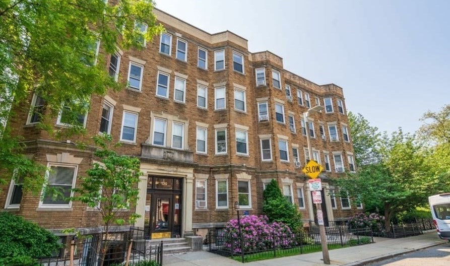 124 Peterborough St, Fenway