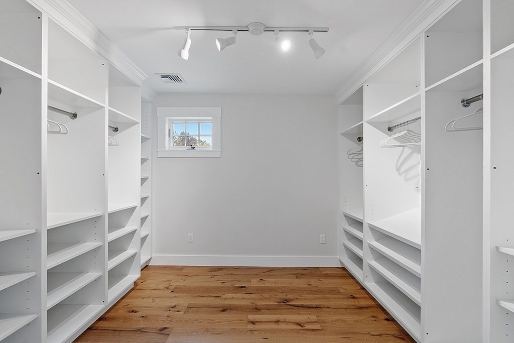 24 Mccallar Ln, Concord