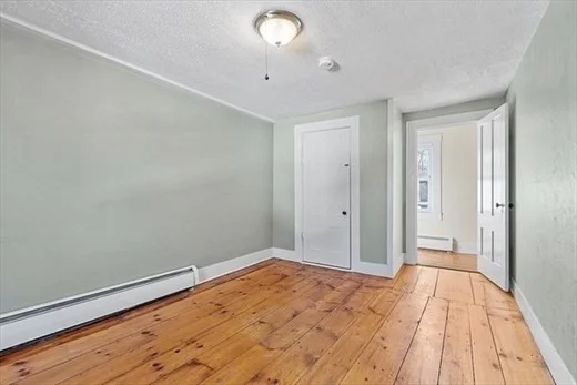 8 Main St, Pepperell
