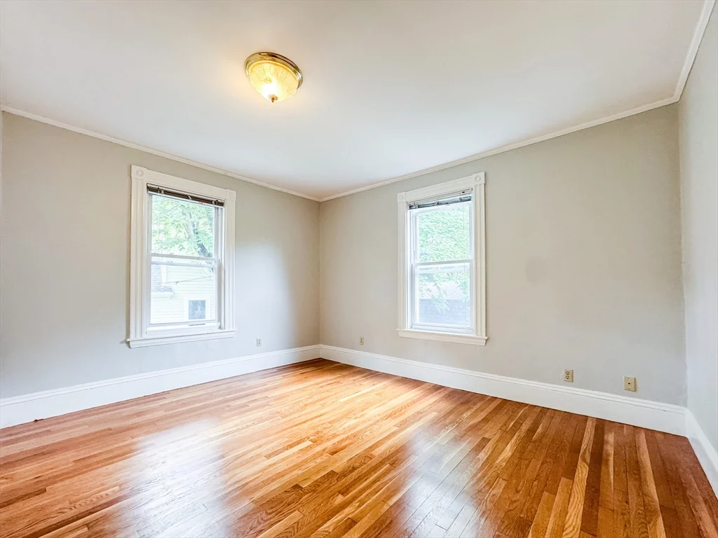 11 Maple Cir, Newton