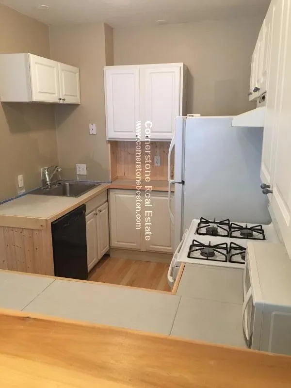 5 Chesterton St, Roxbury