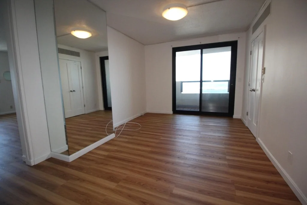 65 E India Row, Downtown