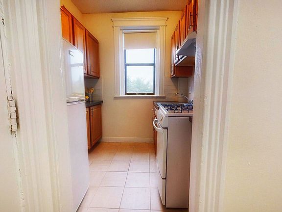 1 bed, 1 bath apartment for rent at 1144 Commonwealth Ave Unit 36, Allston — photo 4 of 6