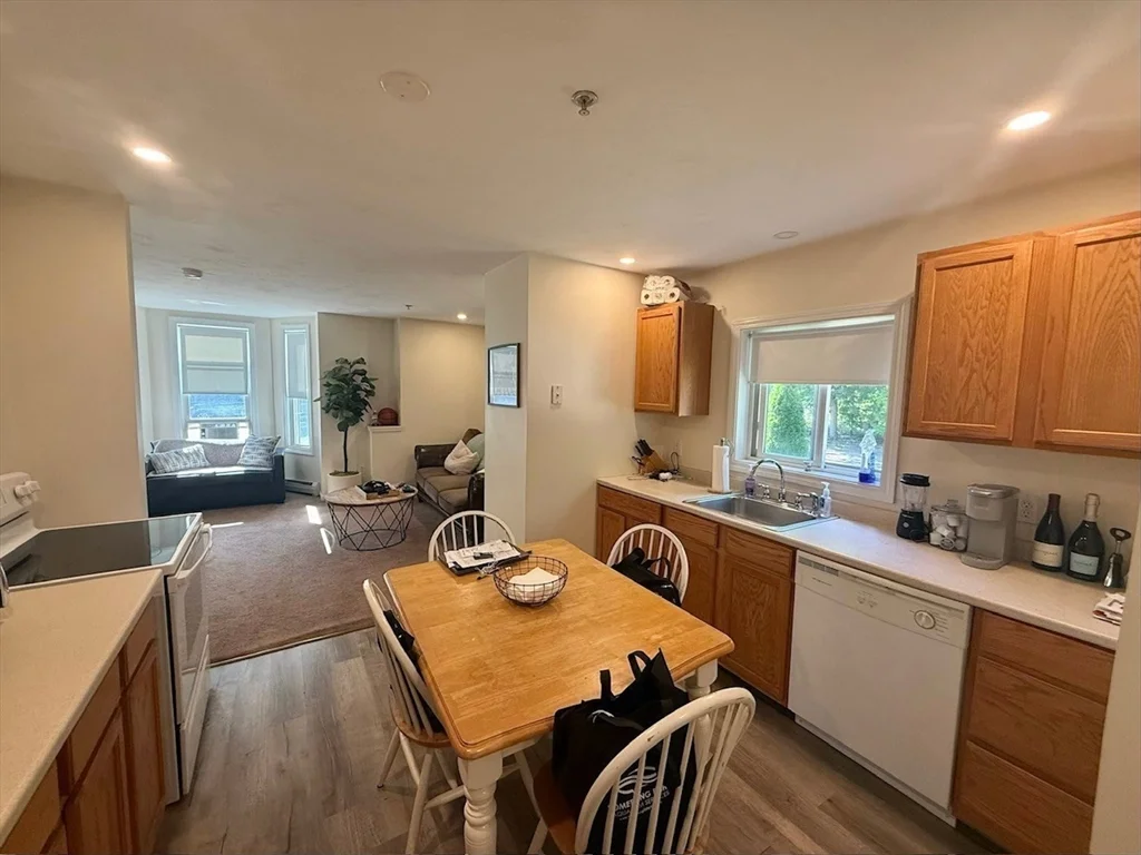 928 Main St, South Weymouth