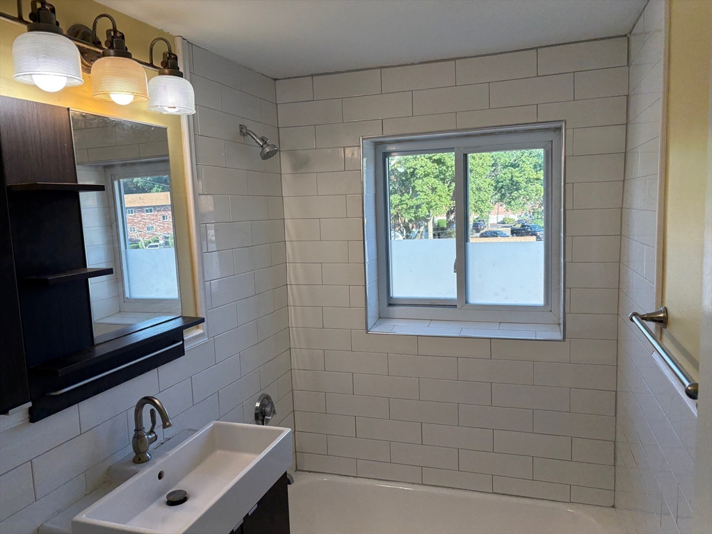 28 Bryon Rd, Chestnut Hill