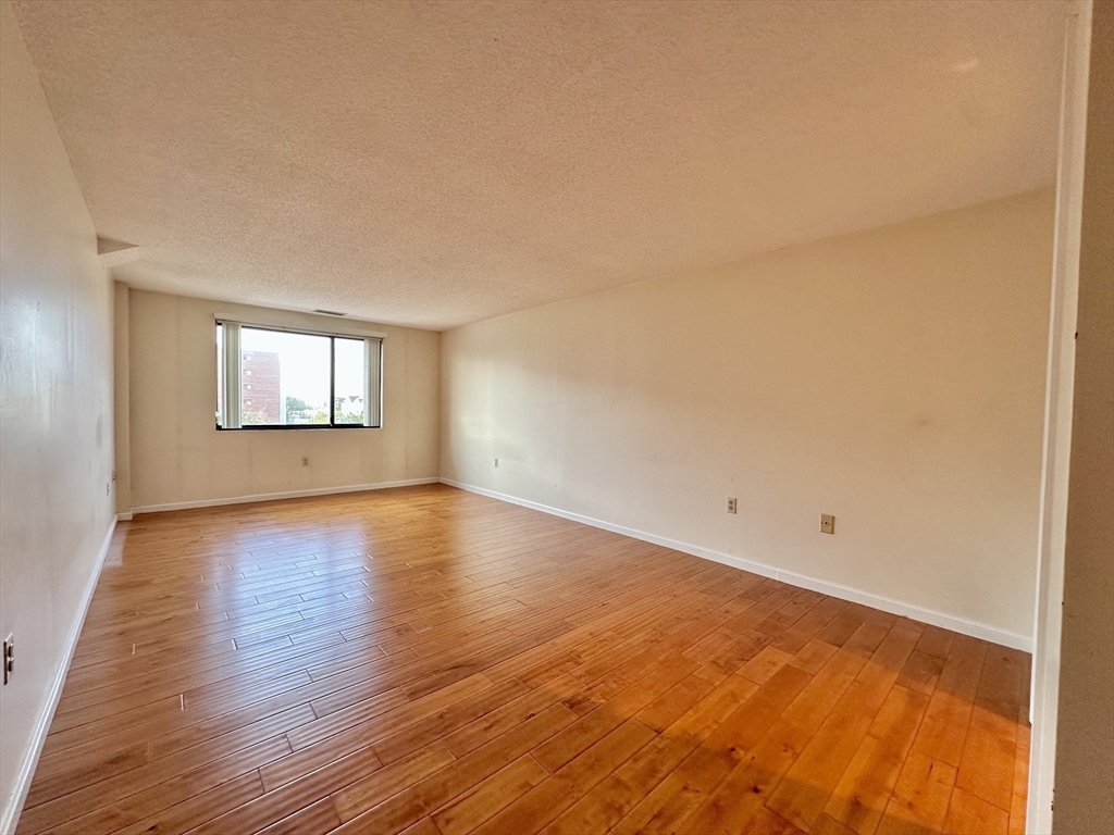 30 Revere Beach Pkwy, Wellington