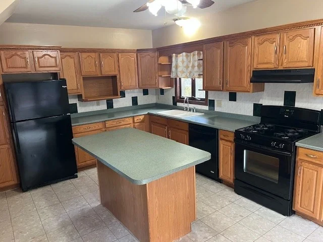 1657 Meridian, Fall River