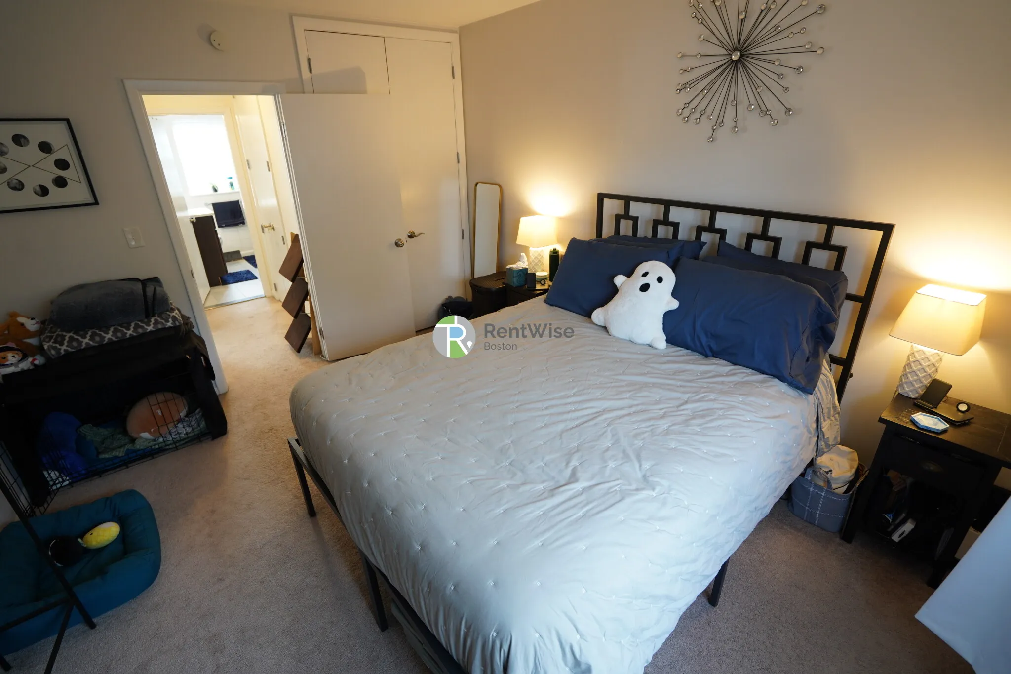 9 Lake Shore Ter, Oak Square