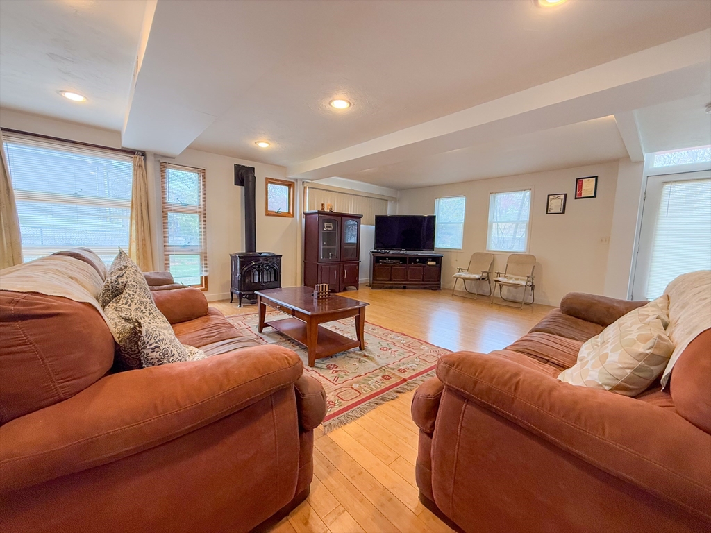 5 Avondale Ave, Billerica