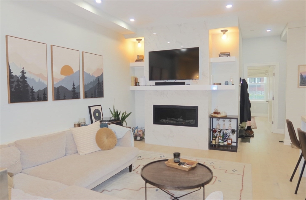 94 Bunker Hill, Charlestown