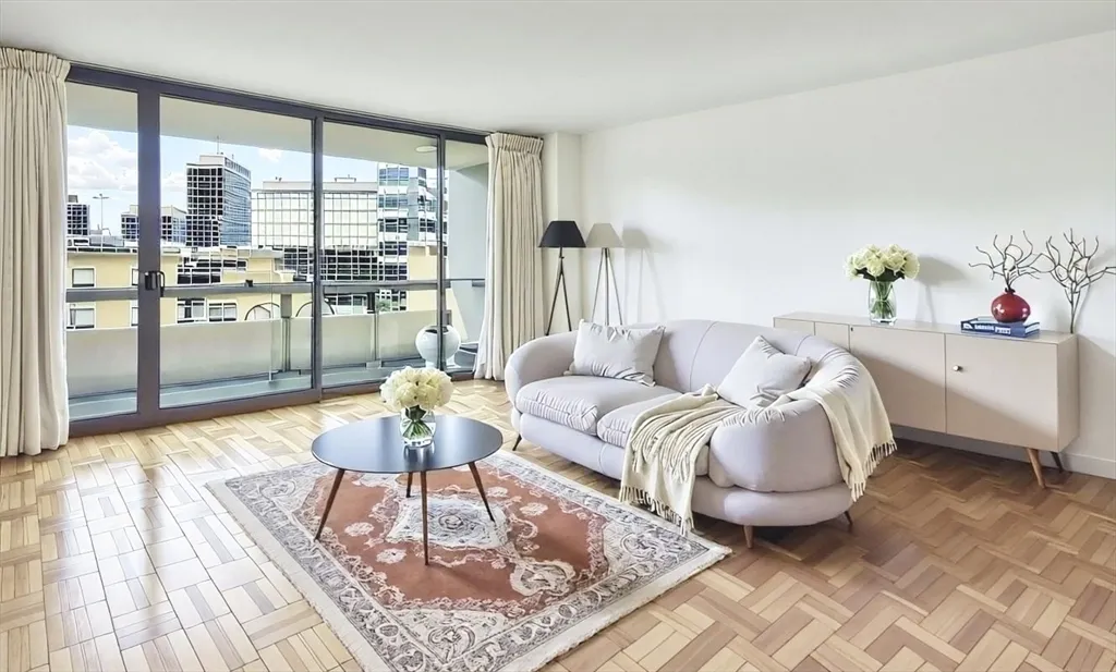 566 Commonwealth, Fenway