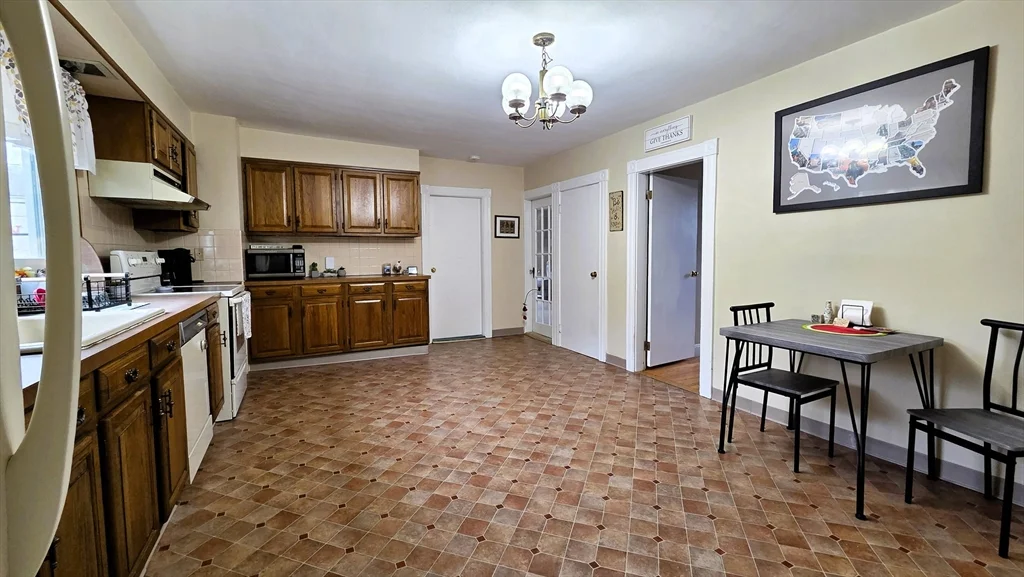 698 Church St, Whitinsville