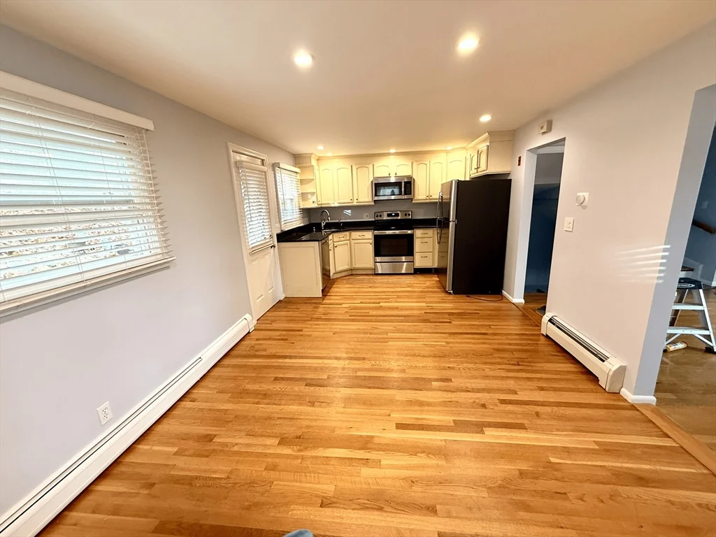 28 College Farm Rd, Waltham